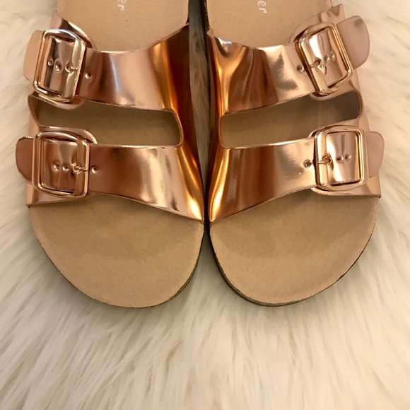 🆕 Metallic Rose Gold Double Buckle Footbed Sandal - Picture 5 of 8